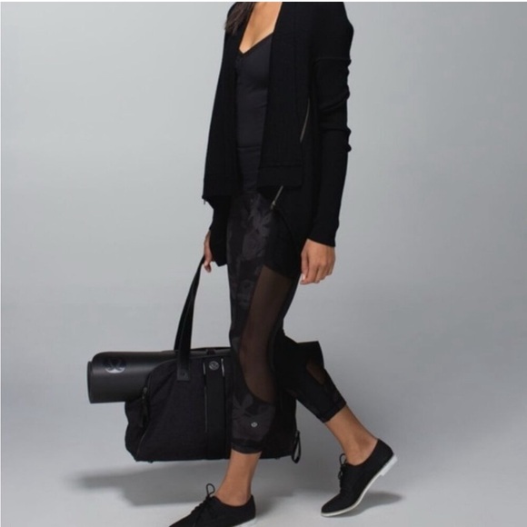 lululemon athletica Pants - Lululemon Seek the Heat Crop Black Inky Floral Mesh‎ Size 4